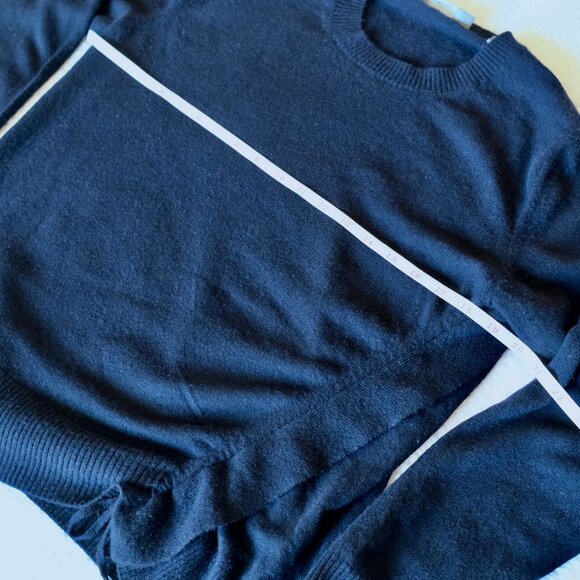 VINCE 100% Cashmere Cinched Side Navy Crew Neck Sweater - Picture 9 of 10